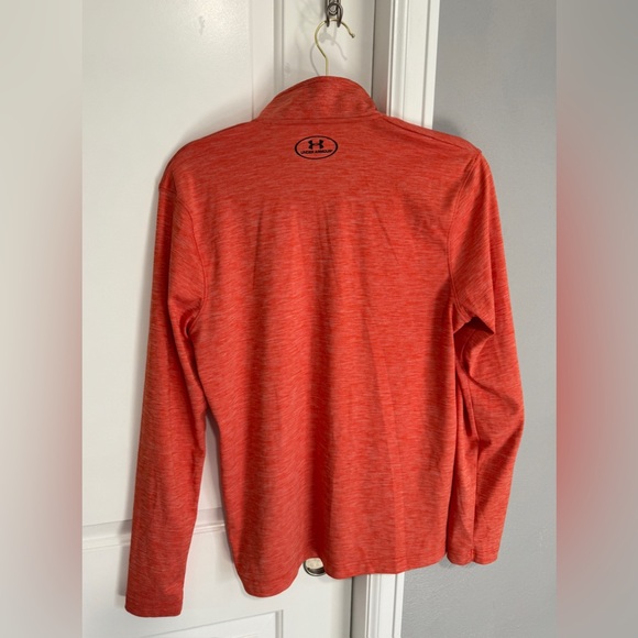 ⭐️SOLD⭐️ Men’s Under Armour Red Pullover - Picture 3 of 4